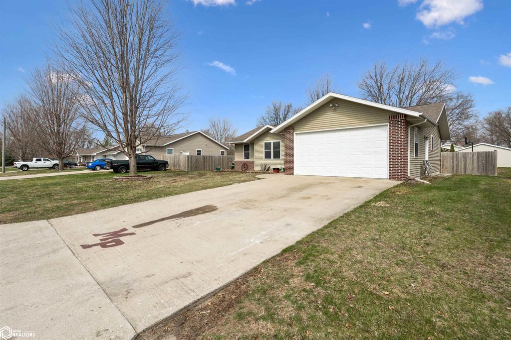 Photo of 407 E Mill Street, Mount Pleasant, IA 52641 (MLS # 6336699)