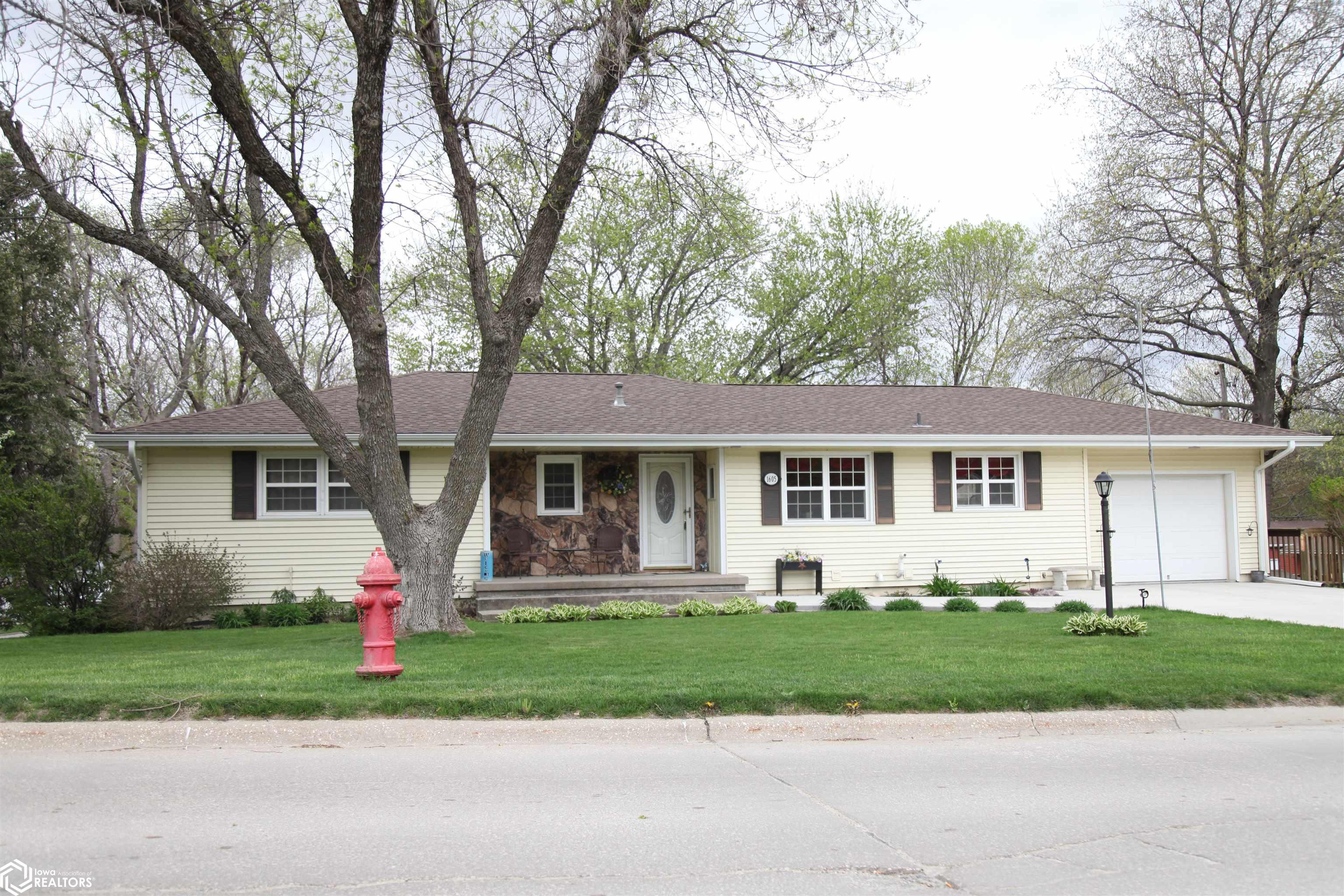 Photo 1 of 51 — 1605 N 8th Street, Red Oak, IA 51566