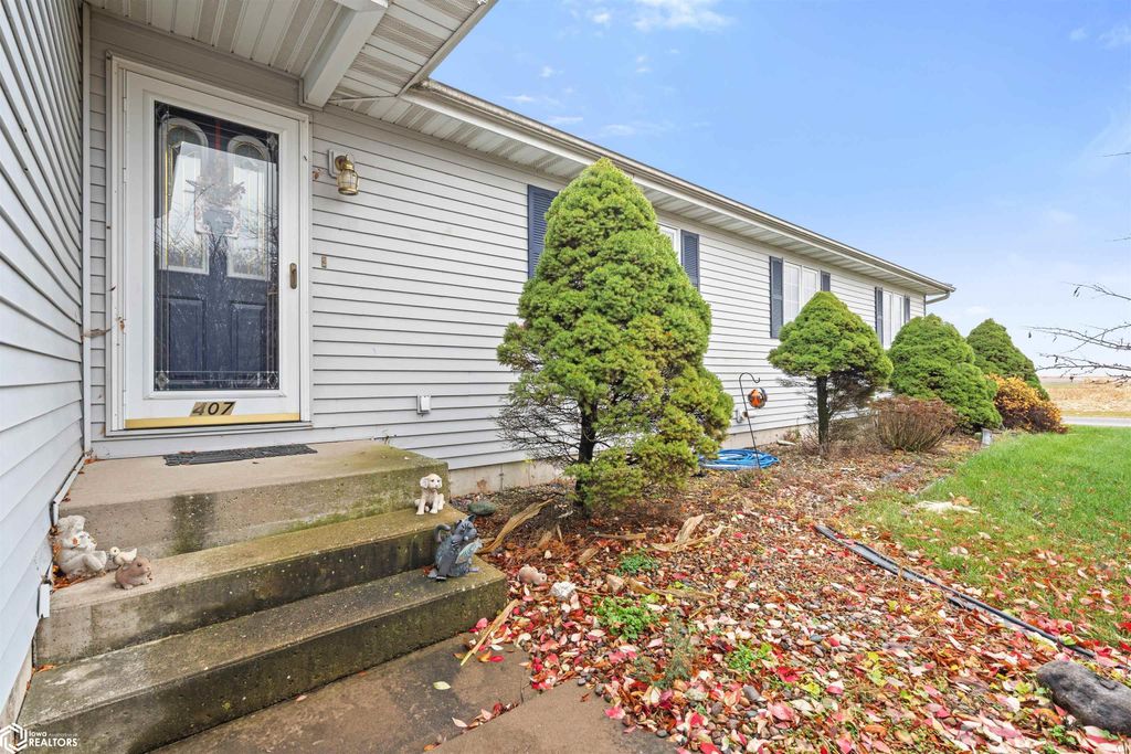 Photo of 407 W Oak Street, Danville, IA 52623 (MLS # 6334003)