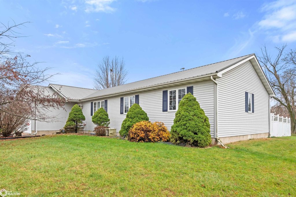 Photo of 407 W Oak Street, Danville, IA 52623 (MLS # 6334003)