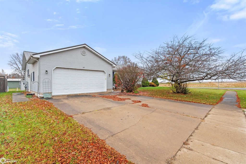 Photo of 407 W Oak Street, Danville, IA 52623 (MLS # 6334003)