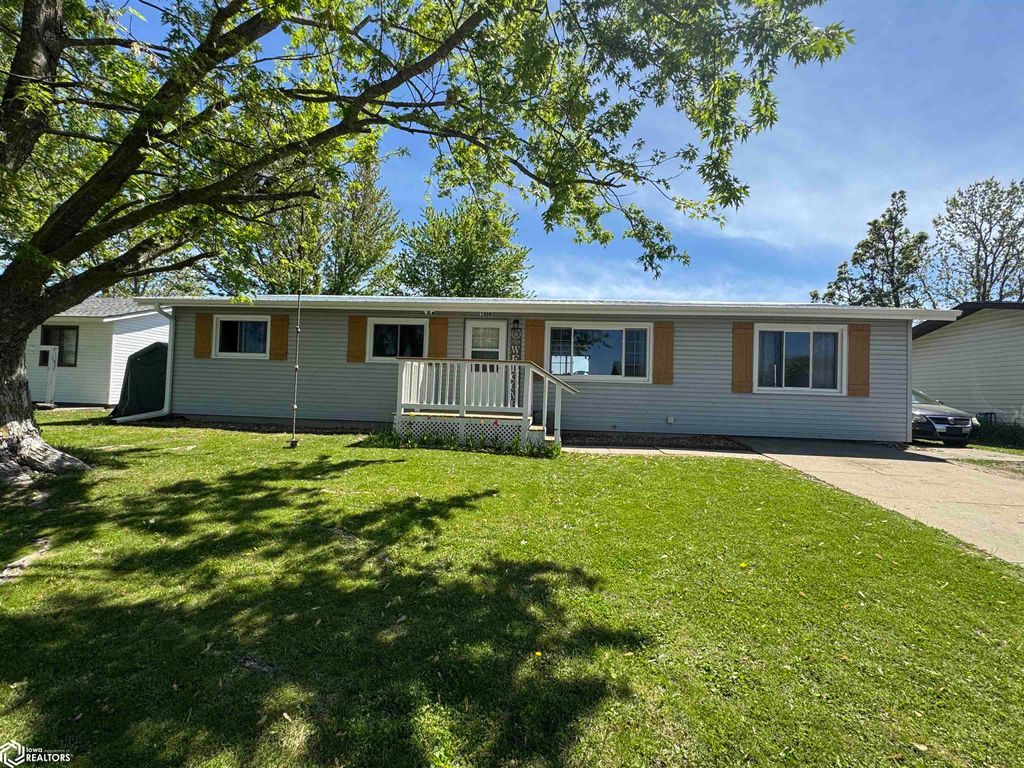 Photo of 2808 Eastridge Drive, Centerville, IA 52544 (MLS # 6336256)