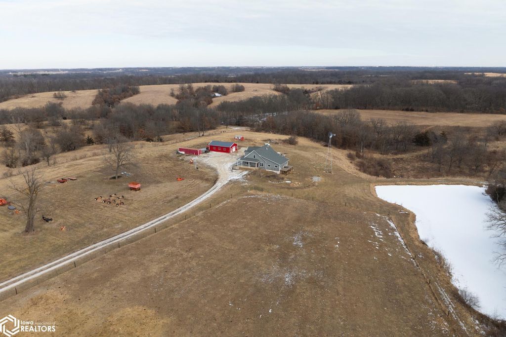 Photo of 2404 Clayton Avenue, Mount Pleasant, IA 52641 (MLS # 6335606)