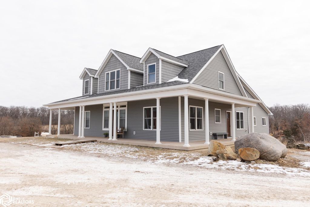 Photo of 2404 Clayton Avenue, Mount Pleasant, IA 52641 (MLS # 6335606)