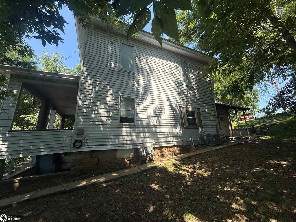 Photo of 1006 -1008 Court Street, Burlington, IA 52601 (MLS # 6340386)