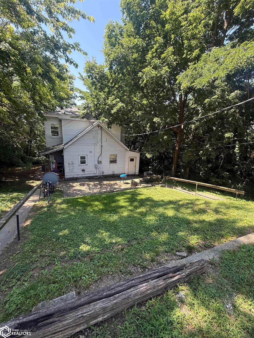 Photo of 1006 -1008 Court Street, Burlington, IA 52601 (MLS # 6340386)