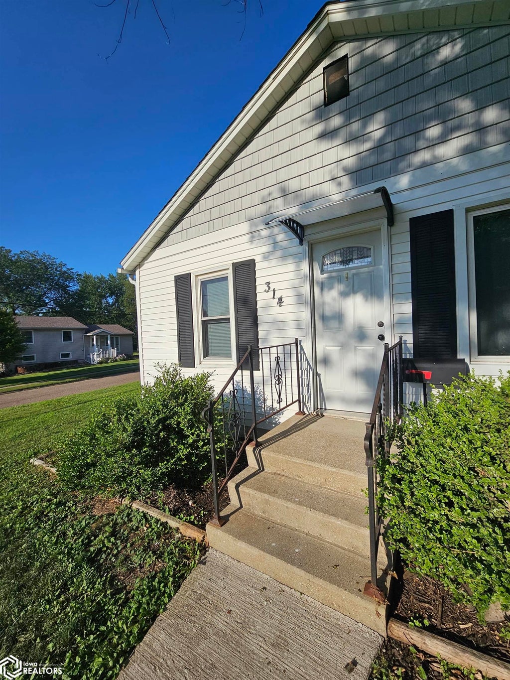 Photo of 314 N Pine ST, New London, IA 52645 (MLS # 6340372)