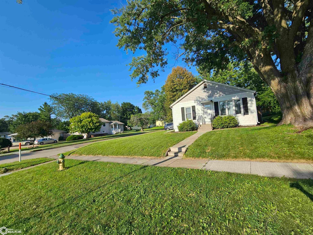 Photo of 314 N Pine ST, New London, IA 52645 (MLS # 6340372)