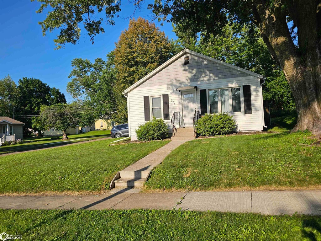 Photo of 314 N Pine ST, New London, IA 52645 (MLS # 6340372)