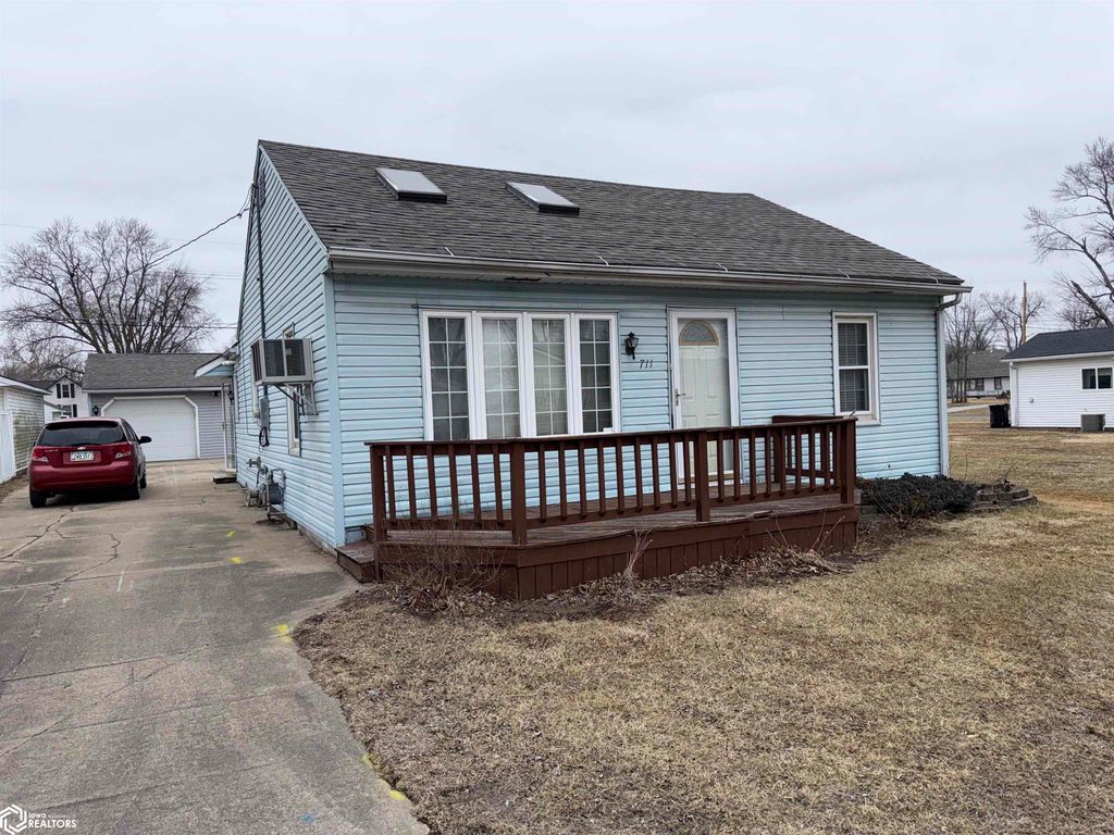 Photo of 711 Elma Street, Ottumwa, IA 52501 (MLS # 6336297)