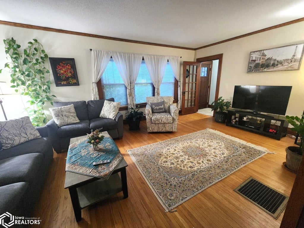 Photo of 864 3rd Street NW, Mason City, IA 50401 (MLS # 6340420)
