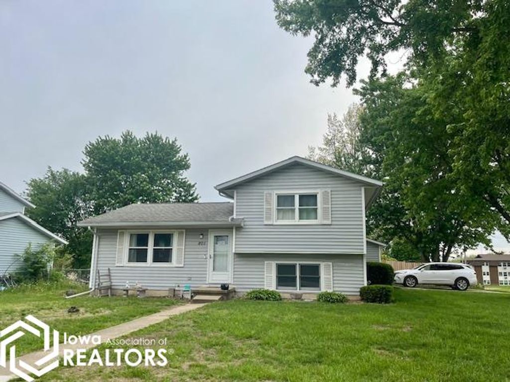 Photo of 801 S Adams Street, Mount Pleasant, IA 52641 (MLS # 6338062)