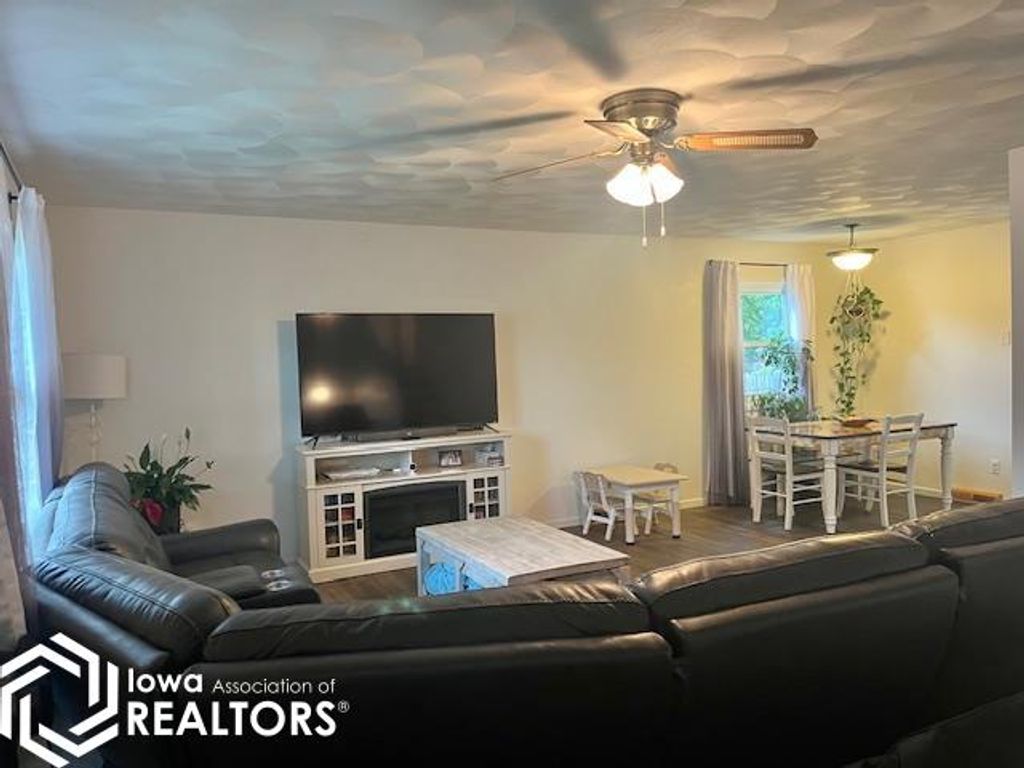Photo of 801 S Adams Street, Mount Pleasant, IA 52641 (MLS # 6338062)