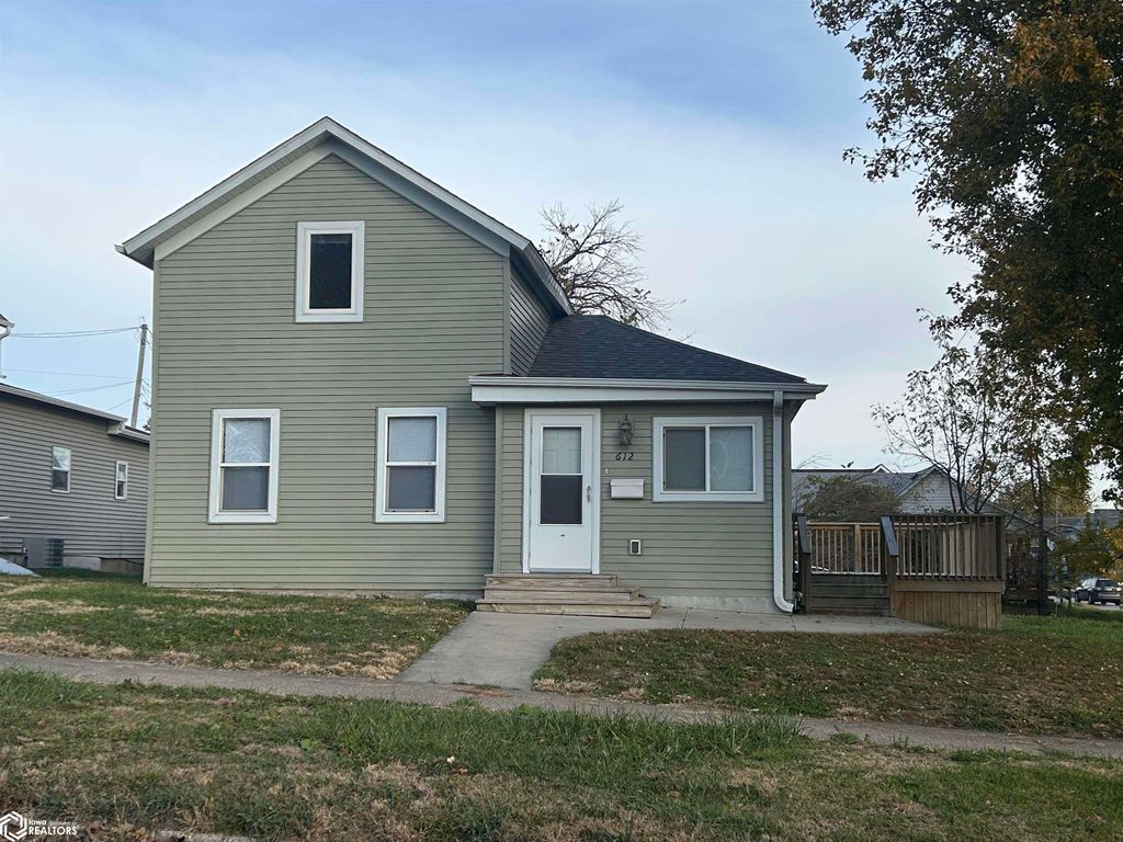 Photo of 612 E Linn Street, Marshalltown, IA 50158 (MLS # 6333473)