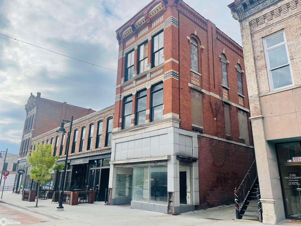 Photo of 512 Jefferson Street, Burlington, IA 52601 (MLS # 6331457)