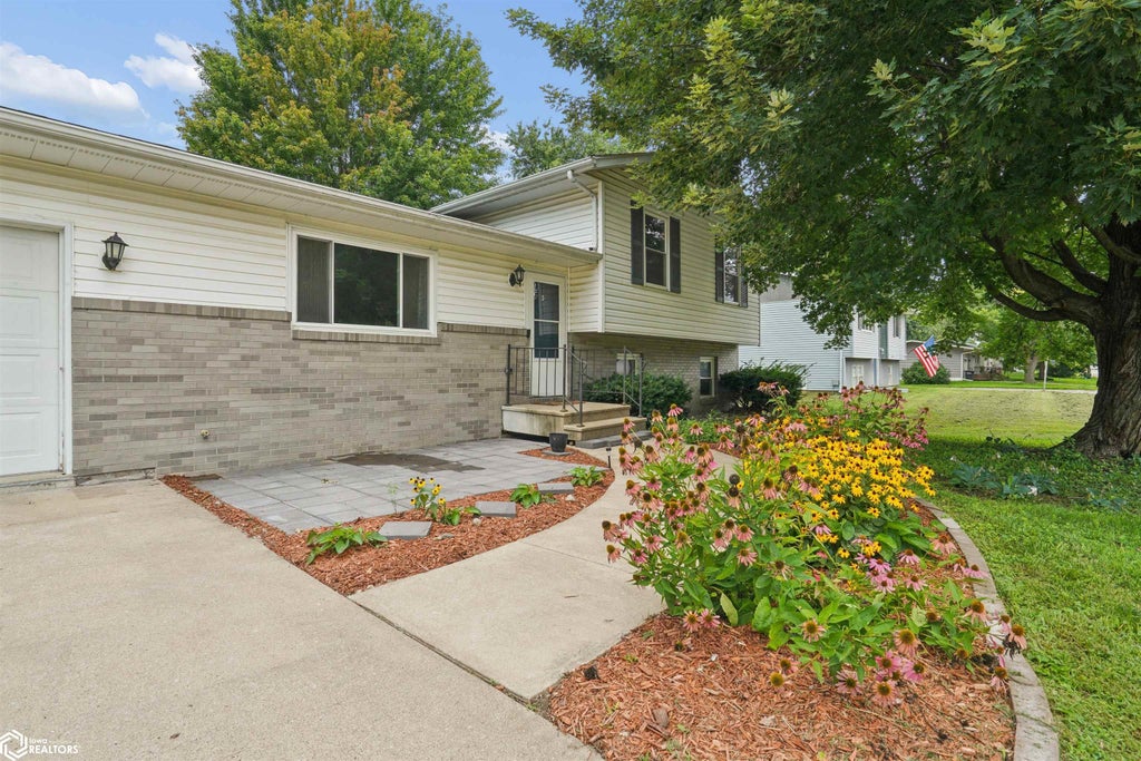 Photo of 1105 N Lincoln St ST, Mount Pleasant, IA 52641 (MLS # 6341777)