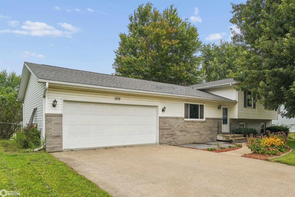 Photo of 1105 N Lincoln St ST, Mount Pleasant, IA 52641 (MLS # 6341777)