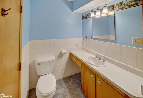 Tiny photo for 717 5Th Avenue, Ackley, IA 50601 (MLS # 6341918)