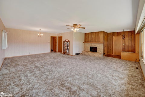 Tiny photo for 717 5Th Avenue, Ackley, IA 50601 (MLS # 6341918)