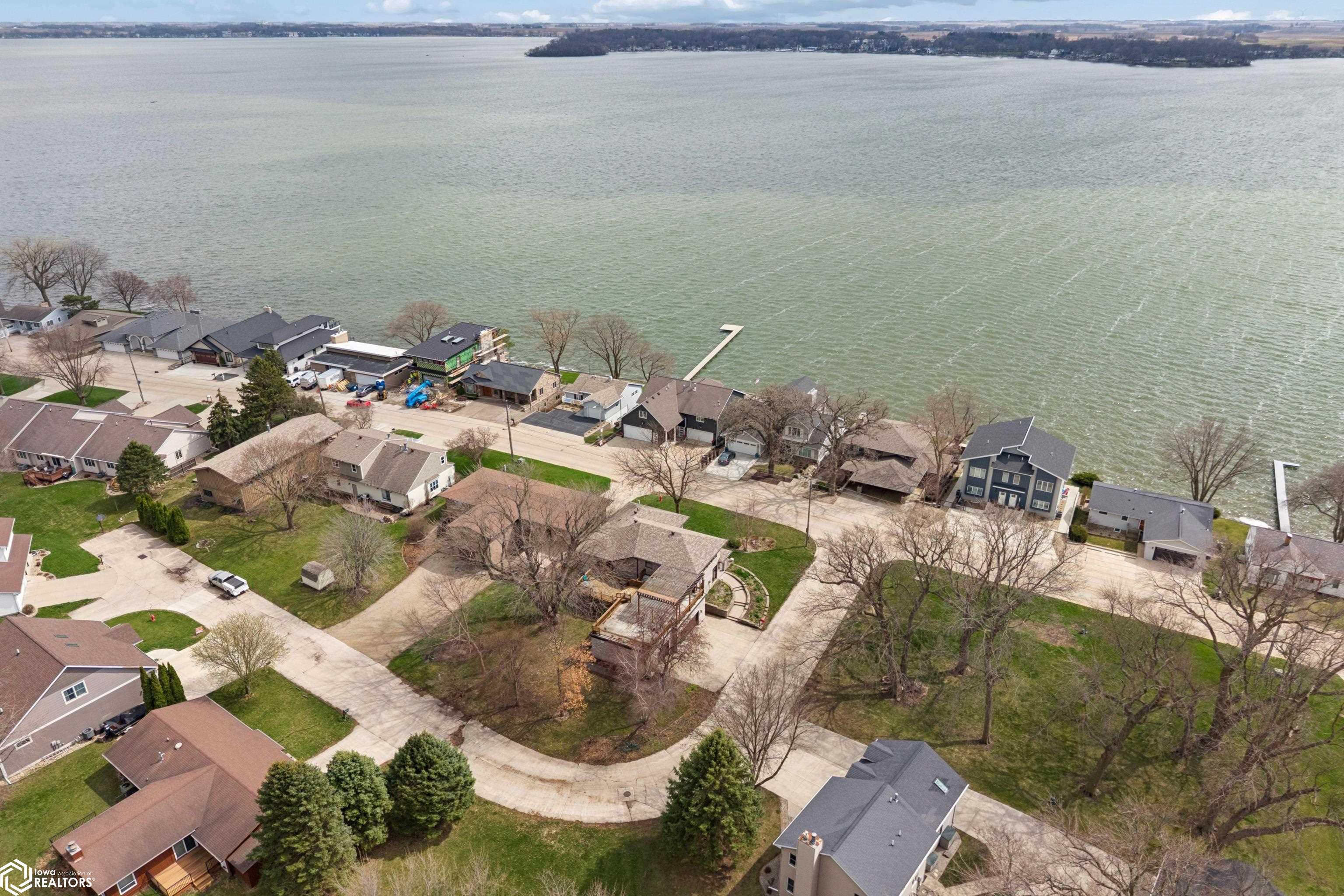 3514 N Shore Dr