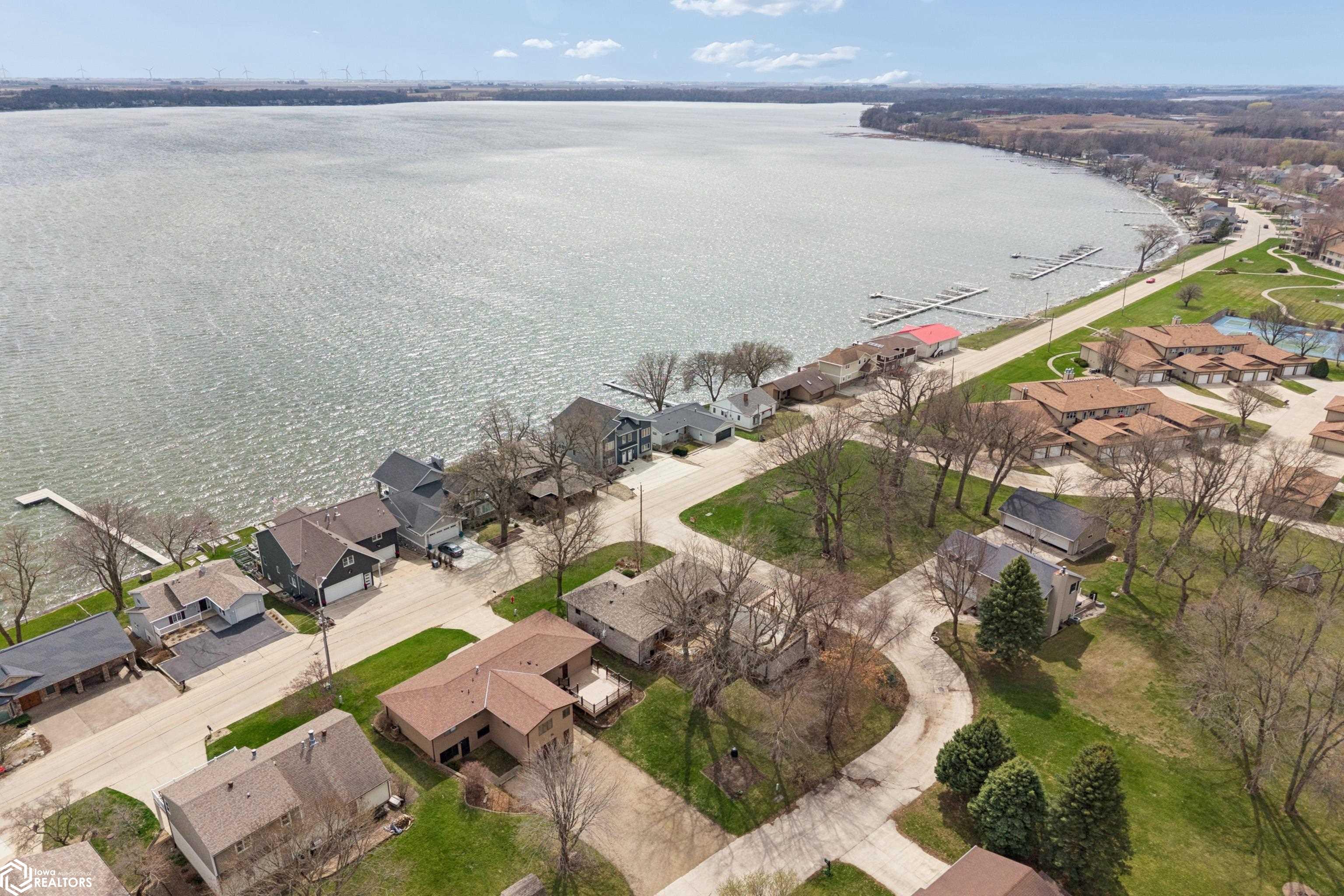 3514 N Shore Dr