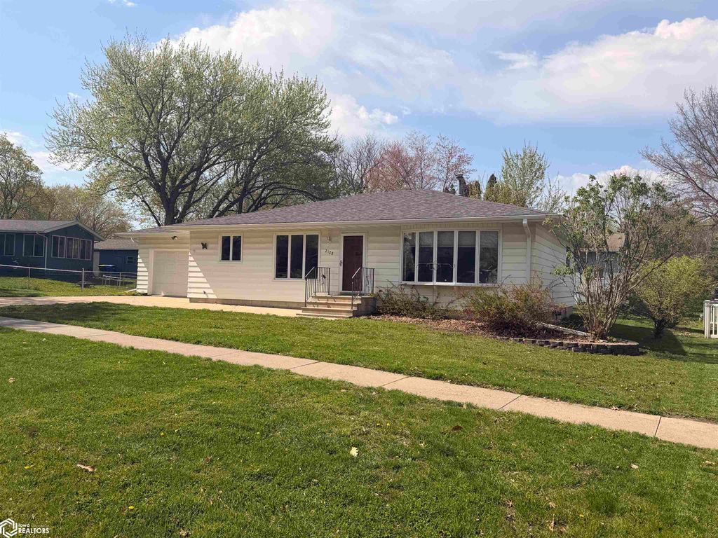 Photo of 2128 W Bremer Avenue, Waverly, IA 50677 (MLS # 6337542)