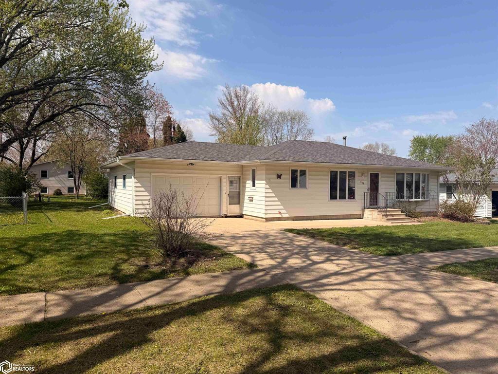 Photo of 2128 W Bremer Avenue, Waverly, IA 50677 (MLS # 6337542)