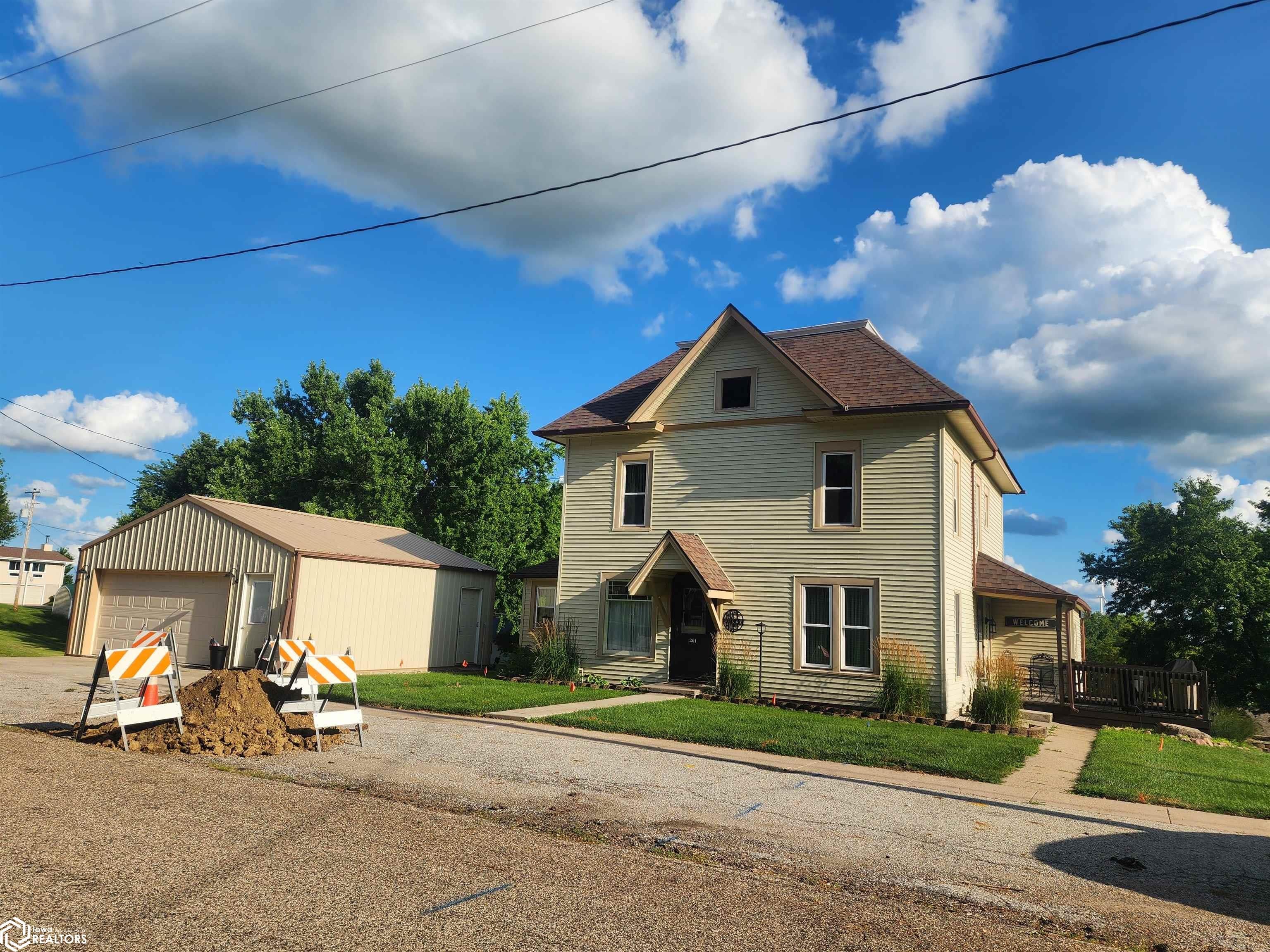 201 W 5th Street