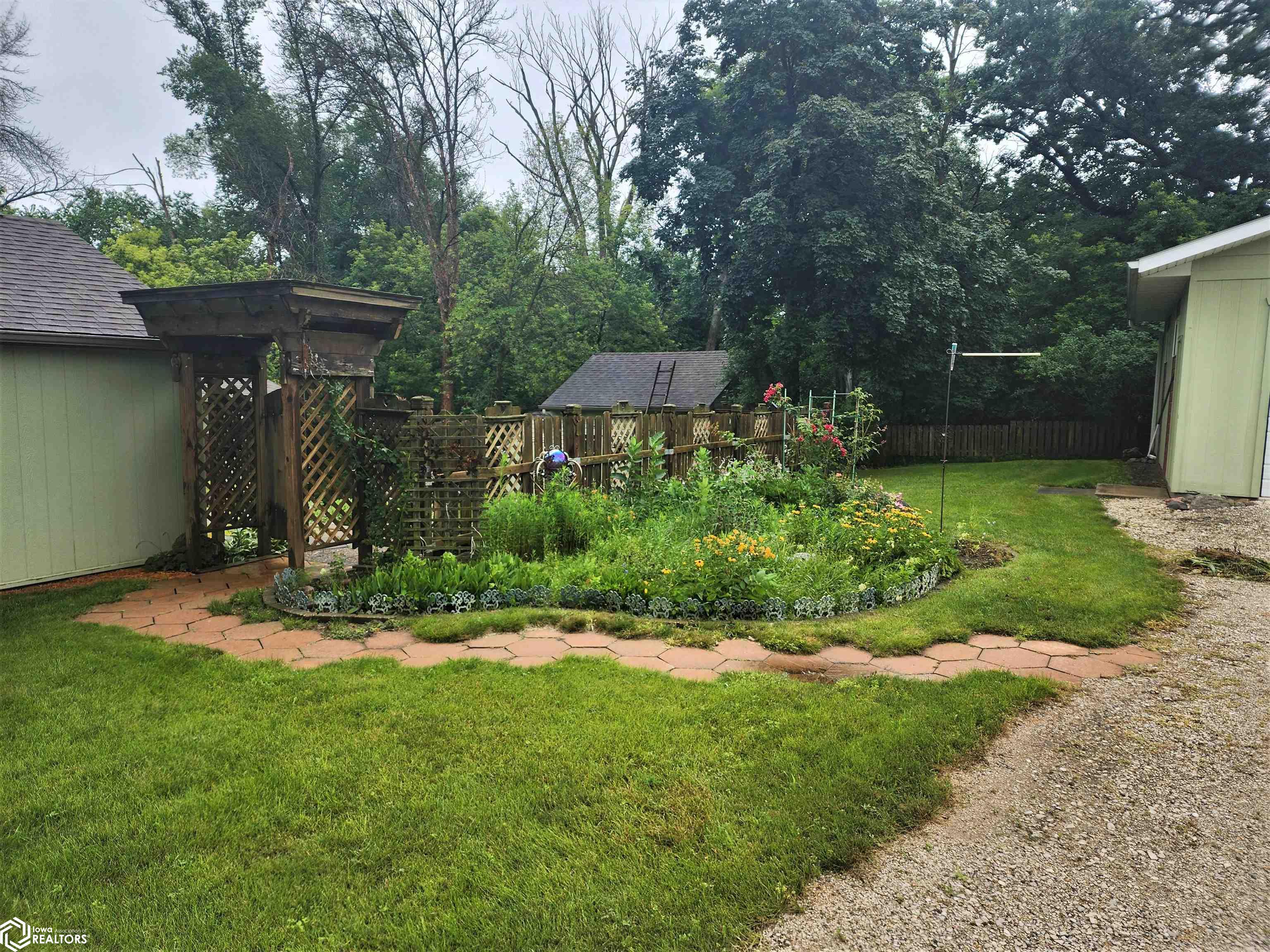 908 N Wooster Street - Photo 3