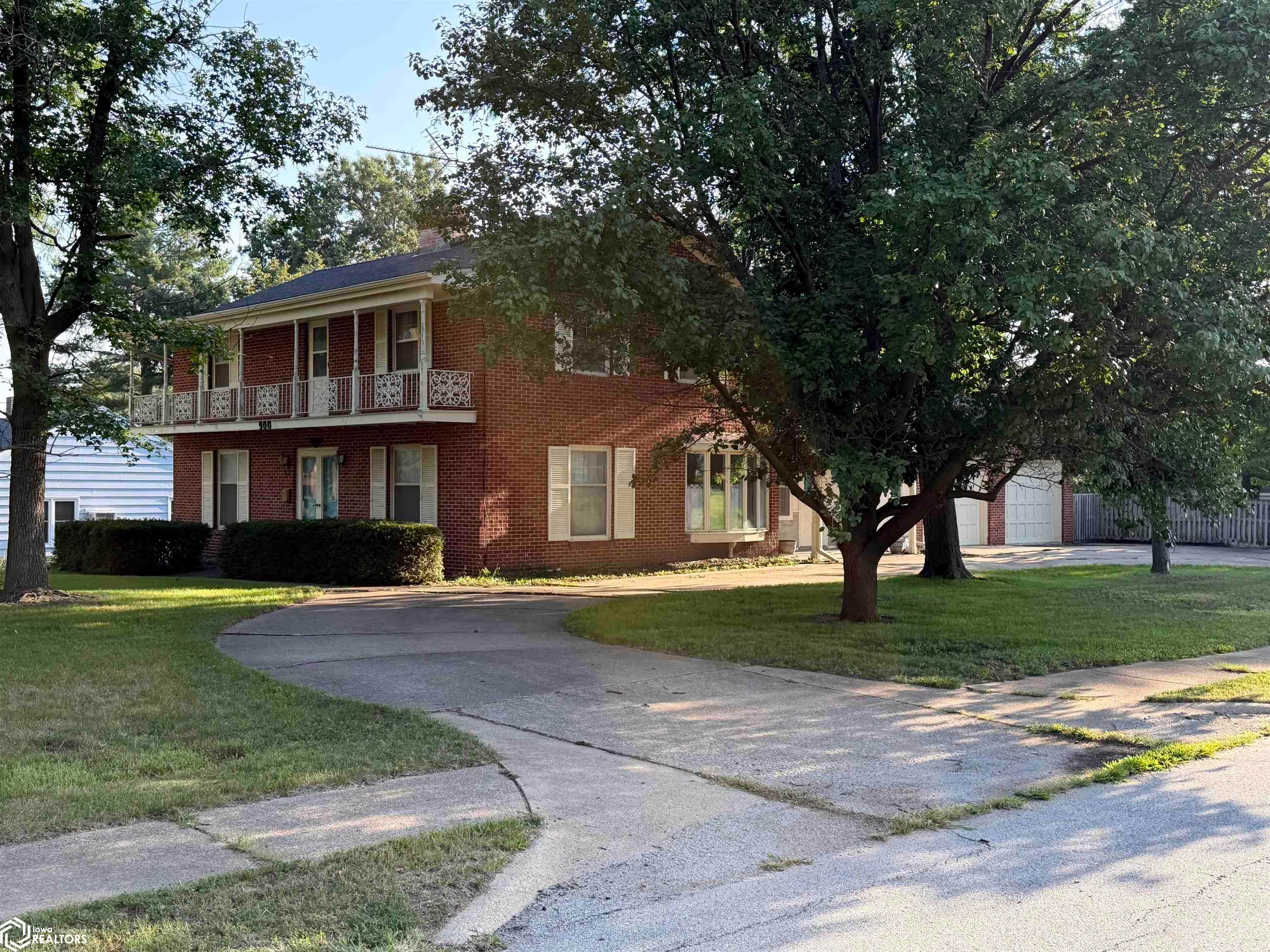 900 N Grand Street