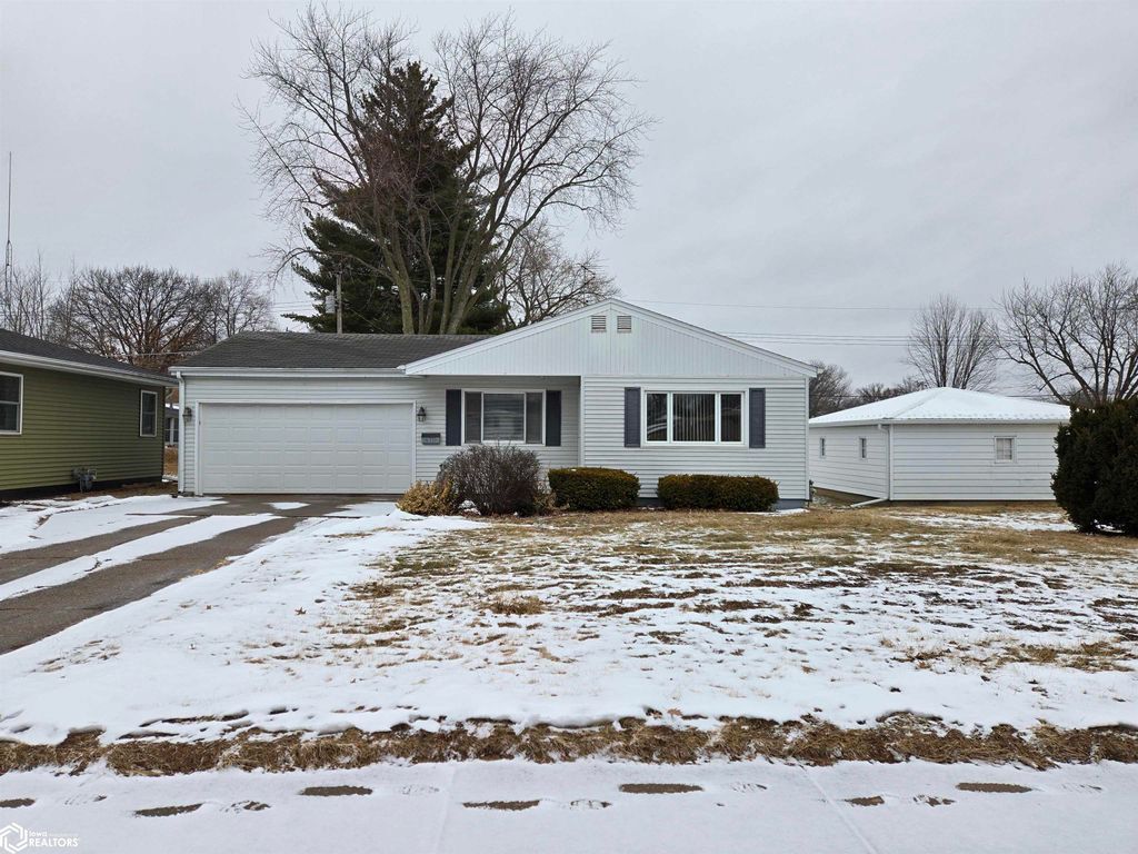 Photo of 410 E Pennington Street, West Burlington, IA 52655 (MLS # 6335427)