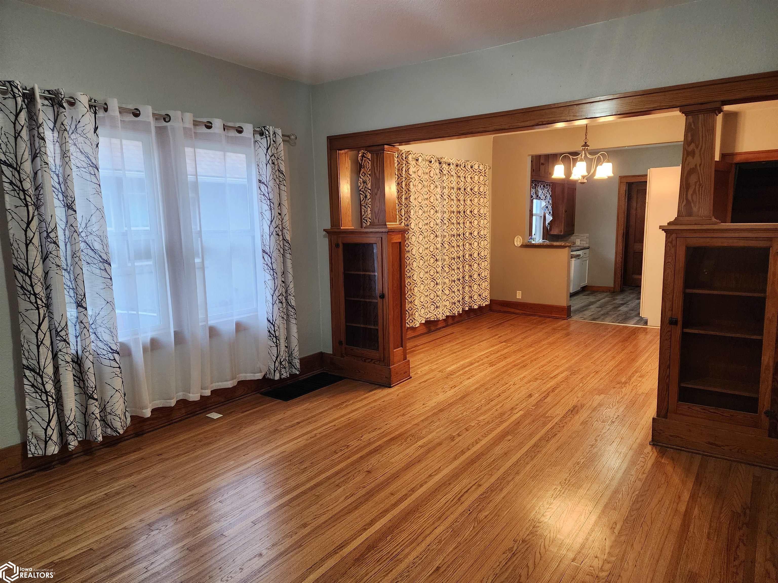 402 E 5th Street