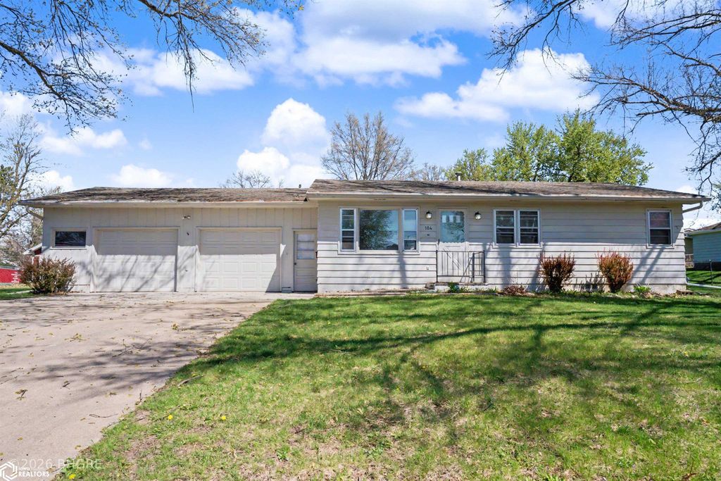 Photo of 104 Cherry Street, Marshalltown, IA 50158 (MLS # 6337540)