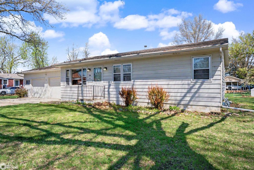 Photo of 104 Cherry Street, Marshalltown, IA 50158 (MLS # 6337540)