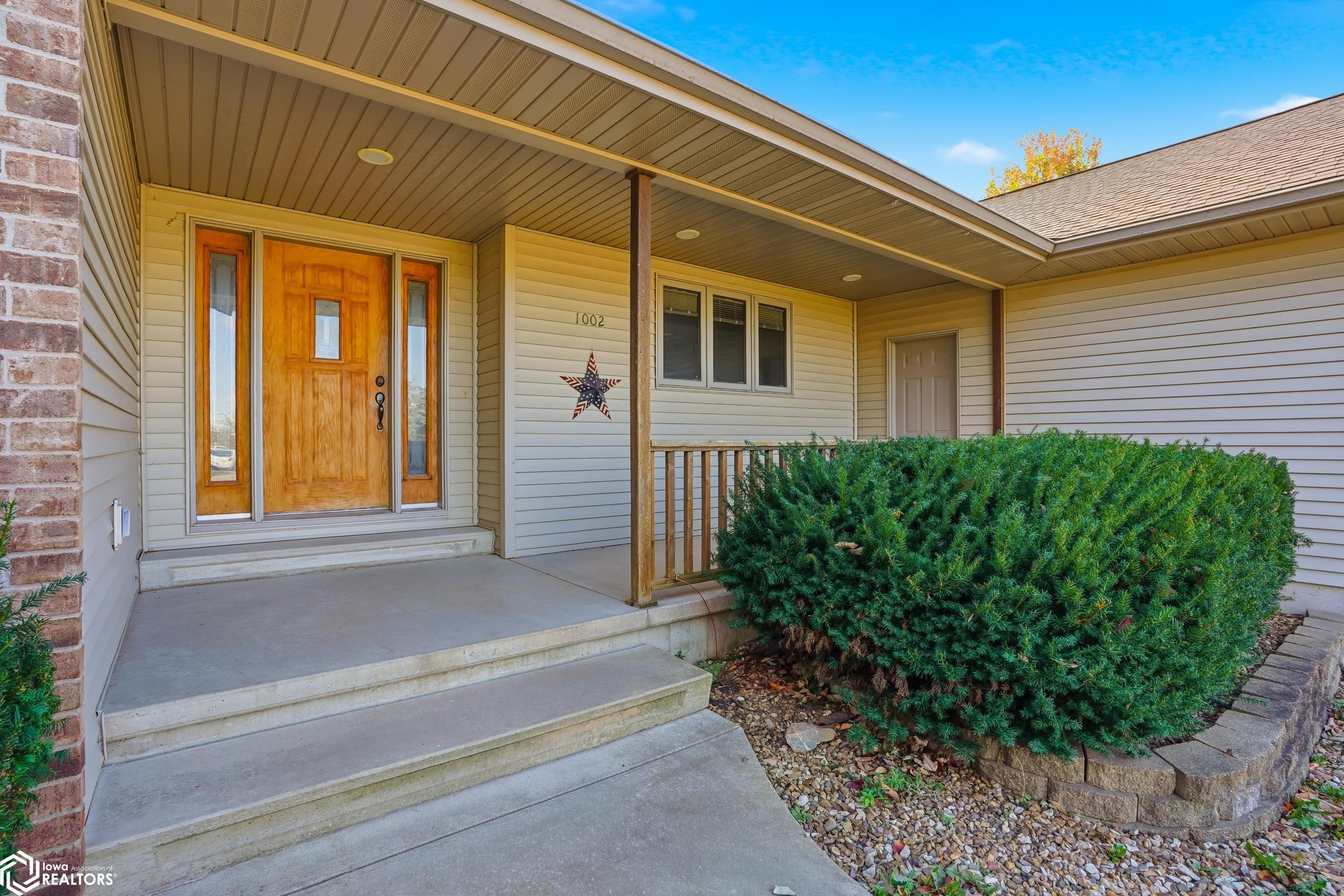 1002 E Oakbrook Place