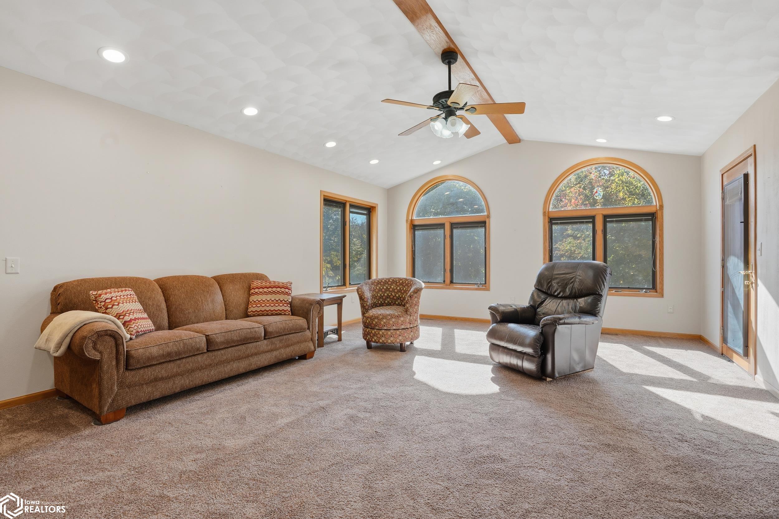 1002 E Oakbrook Place