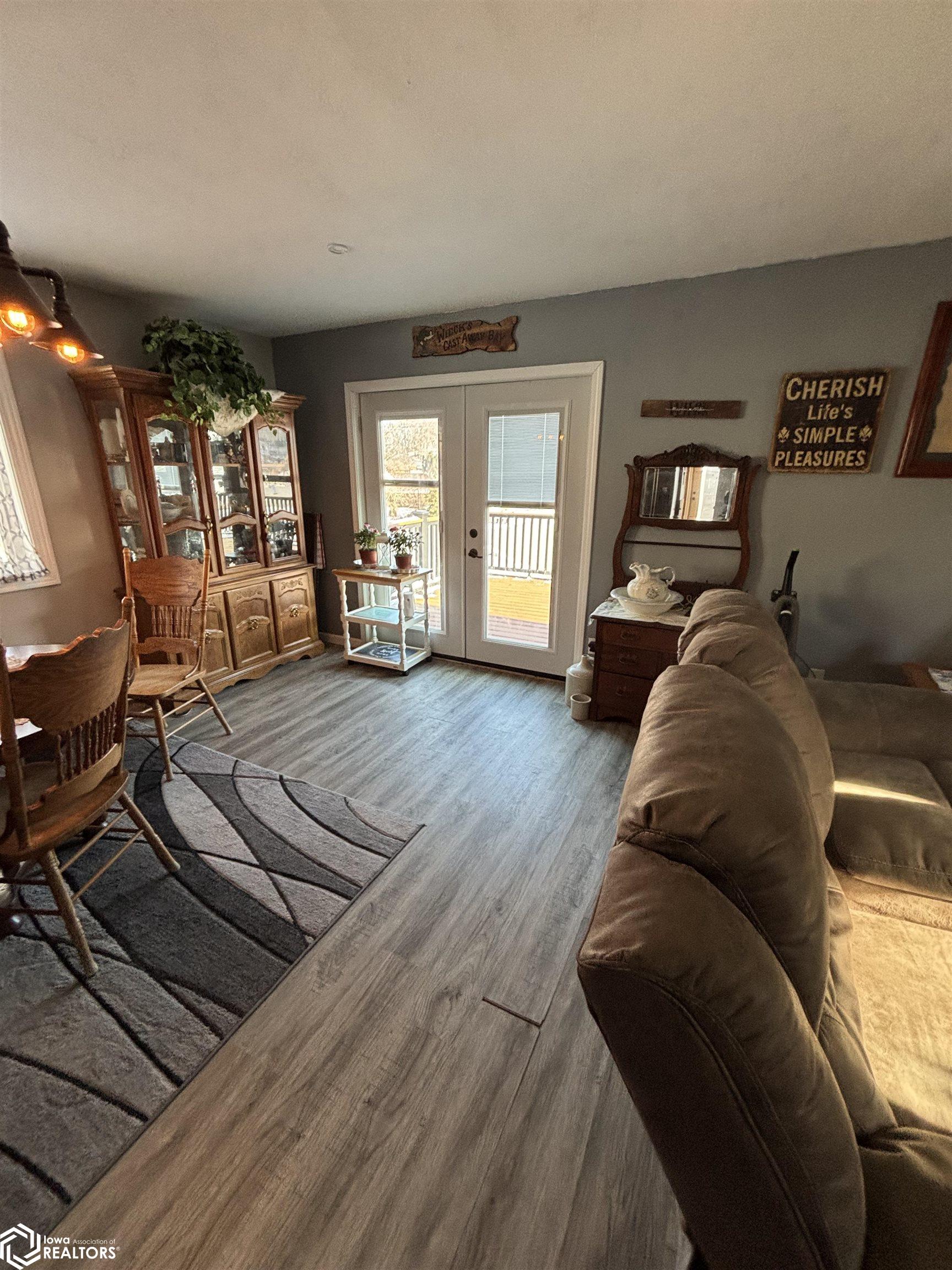 4223 W Lakeshore Drive