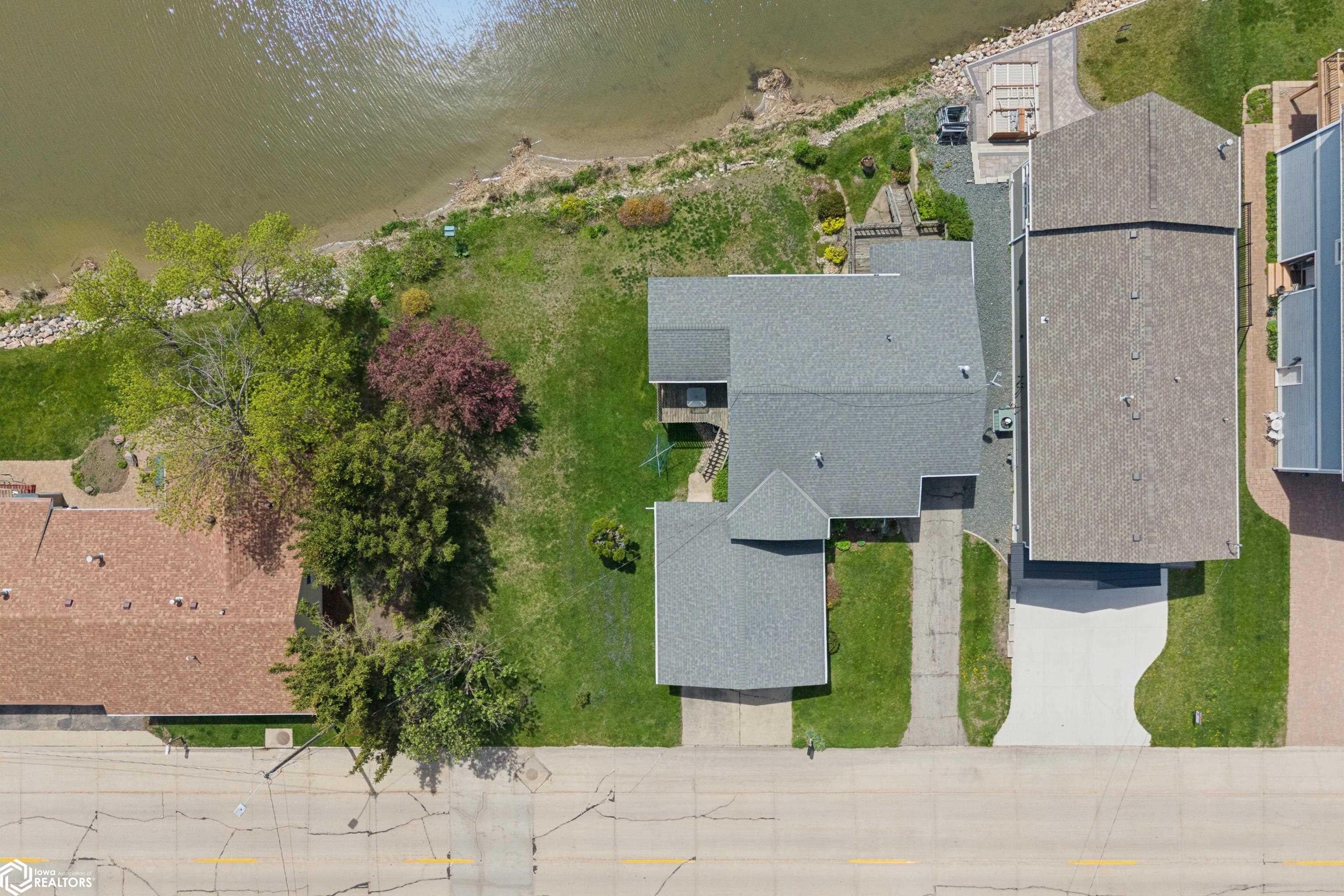 306 E Lake St