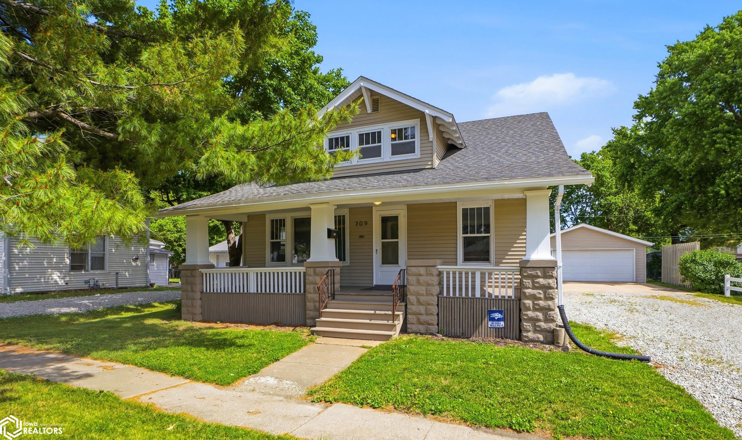 Photo 1 of 45 — 709 E Monroe Street, Mount Pleasant, IA 52641