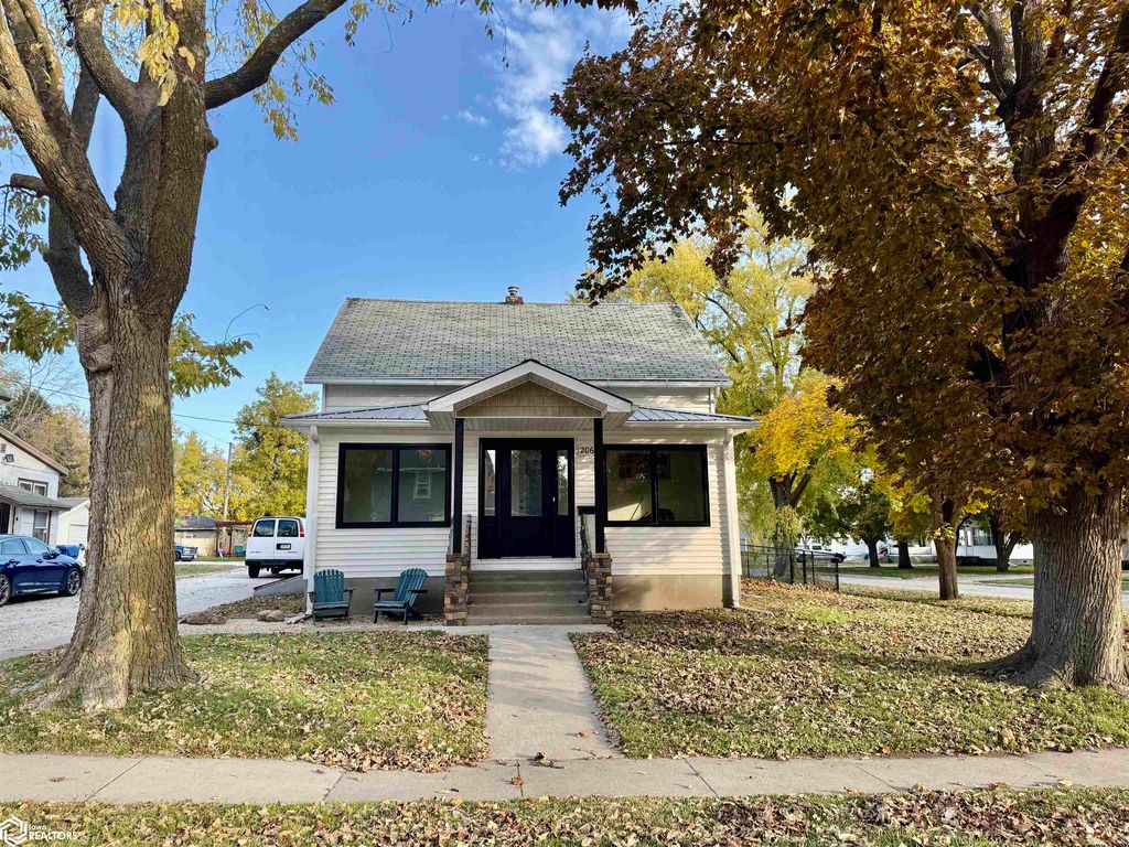 Photo of 206 E Clark Street, Jefferson, IA 50129 (MLS # 6333482)