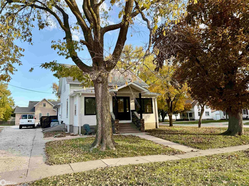 Photo of 206 E Clark Street, Jefferson, IA 50129 (MLS # 6333482)