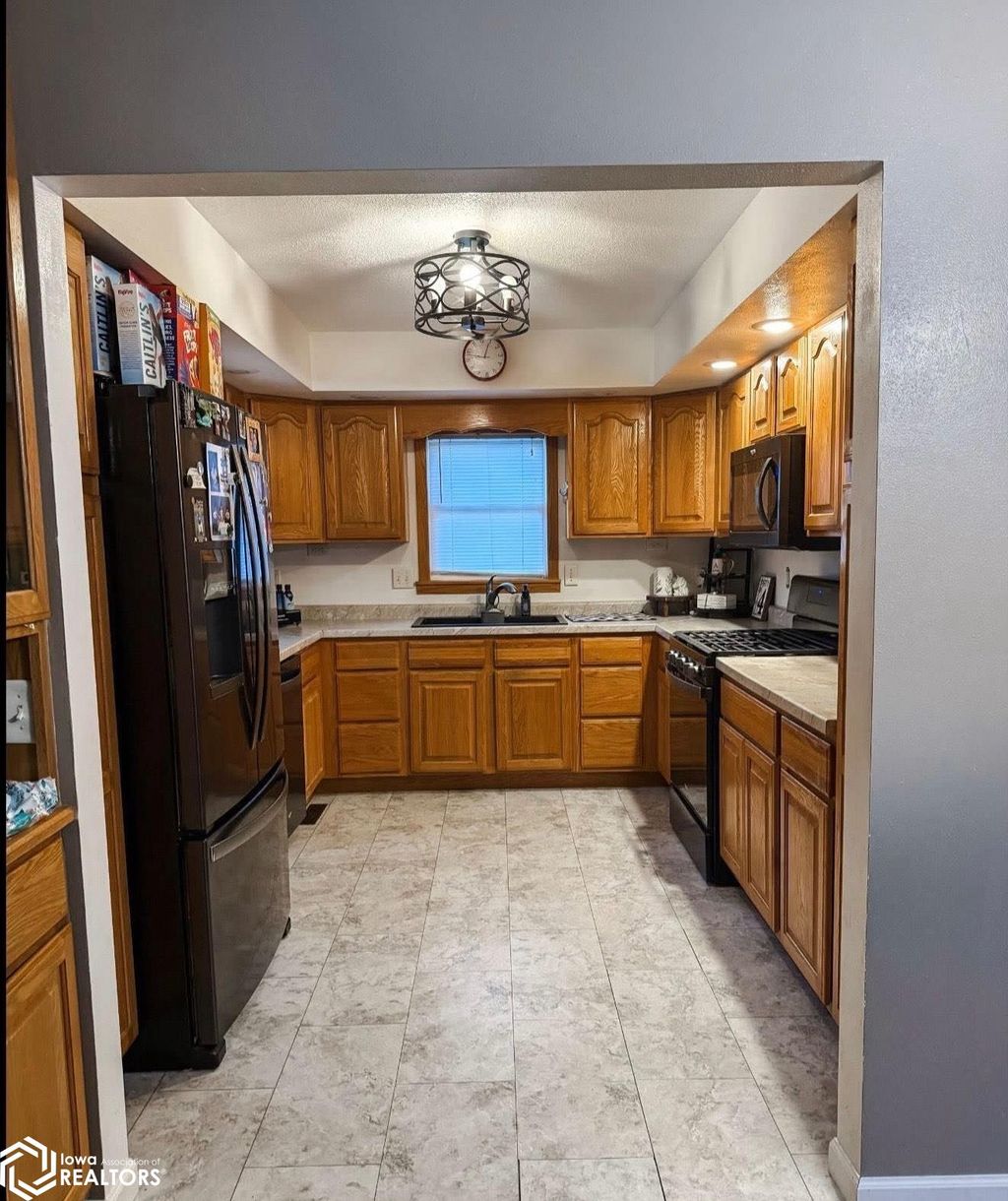 Photo of 503 W Armstrong Circle, Mount Pleasant, IA 52641 (MLS # 6331358)