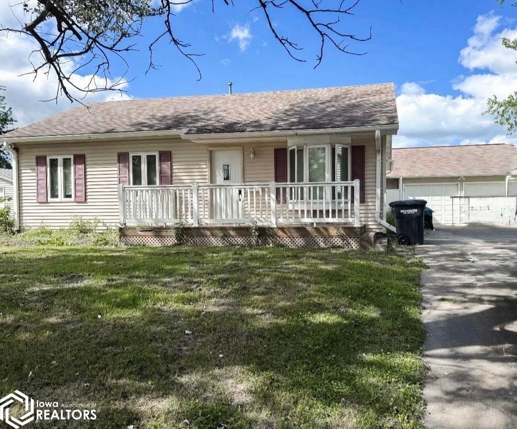 Photo of 503 W Armstrong Circle, Mount Pleasant, IA 52641 (MLS # 6331358)