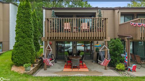 2700 N Shore Drive F-19 Clear Lake IA 50428