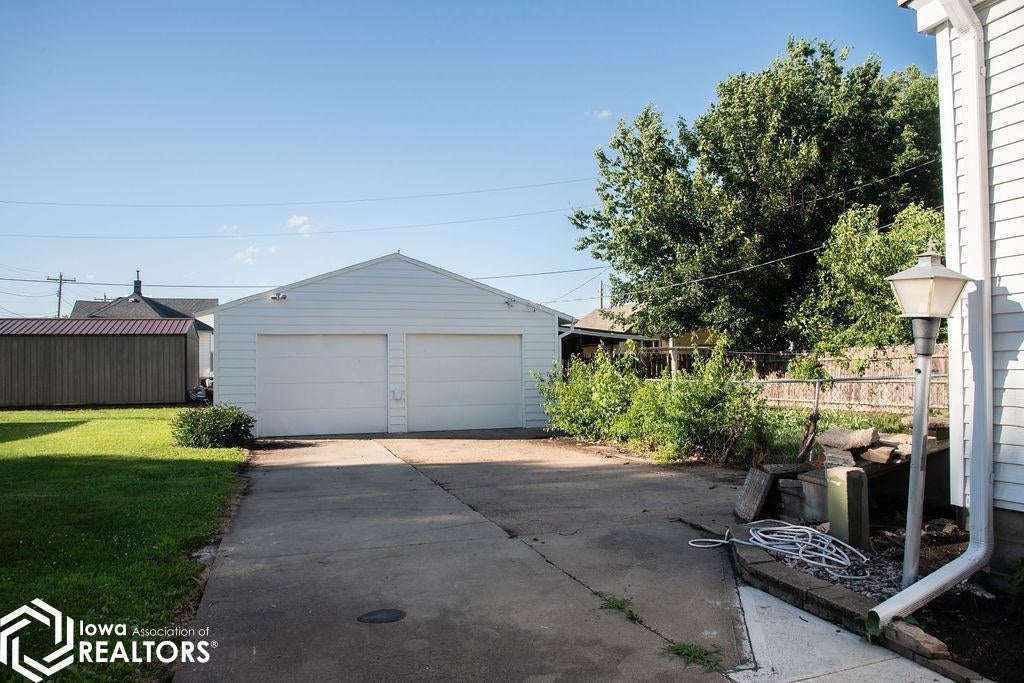 219 A Avenue W