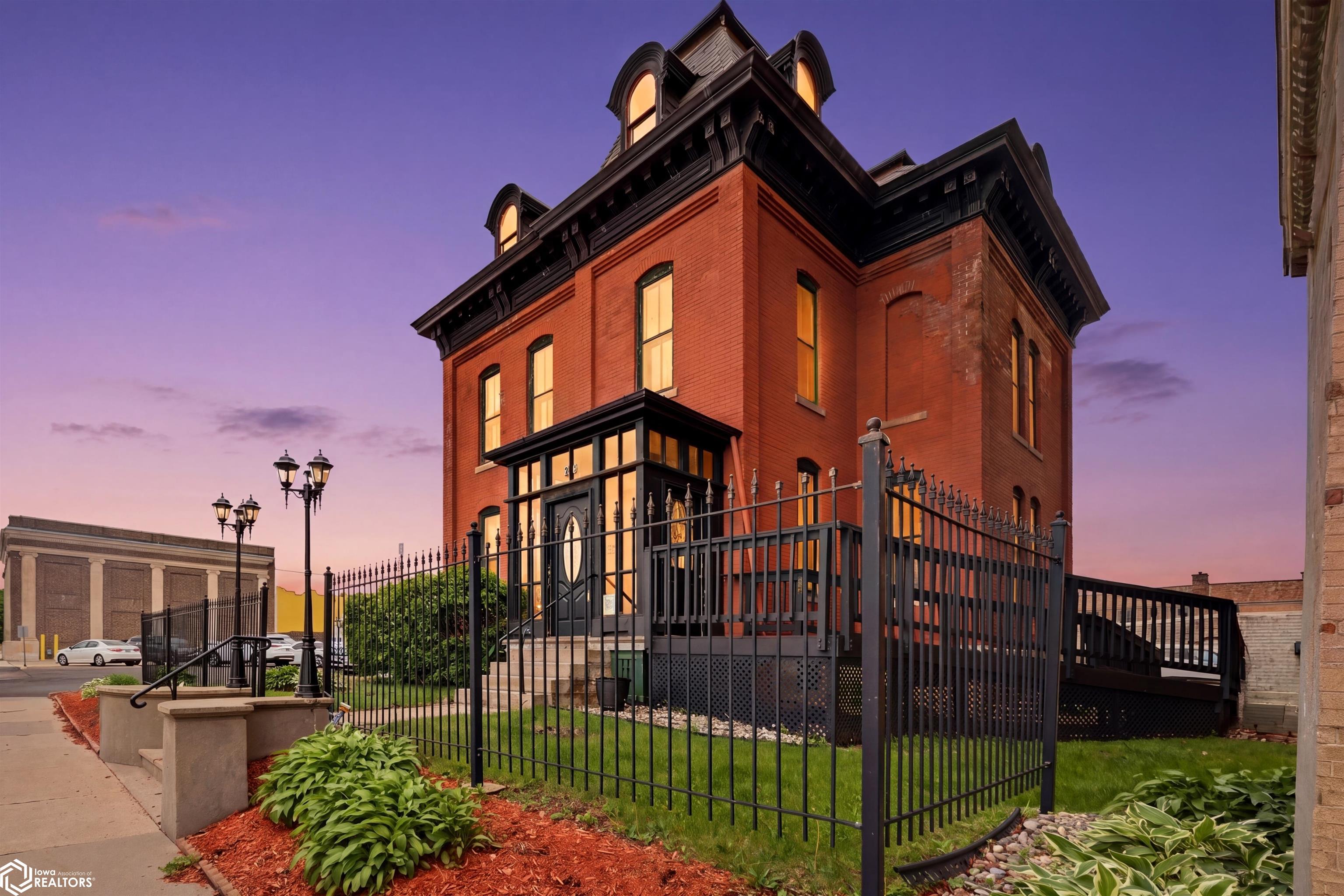 20 S 1St Avenue