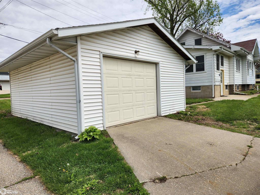 Photo of 1011 Harding Street, Tama, IA 52339 (MLS # 6337748)