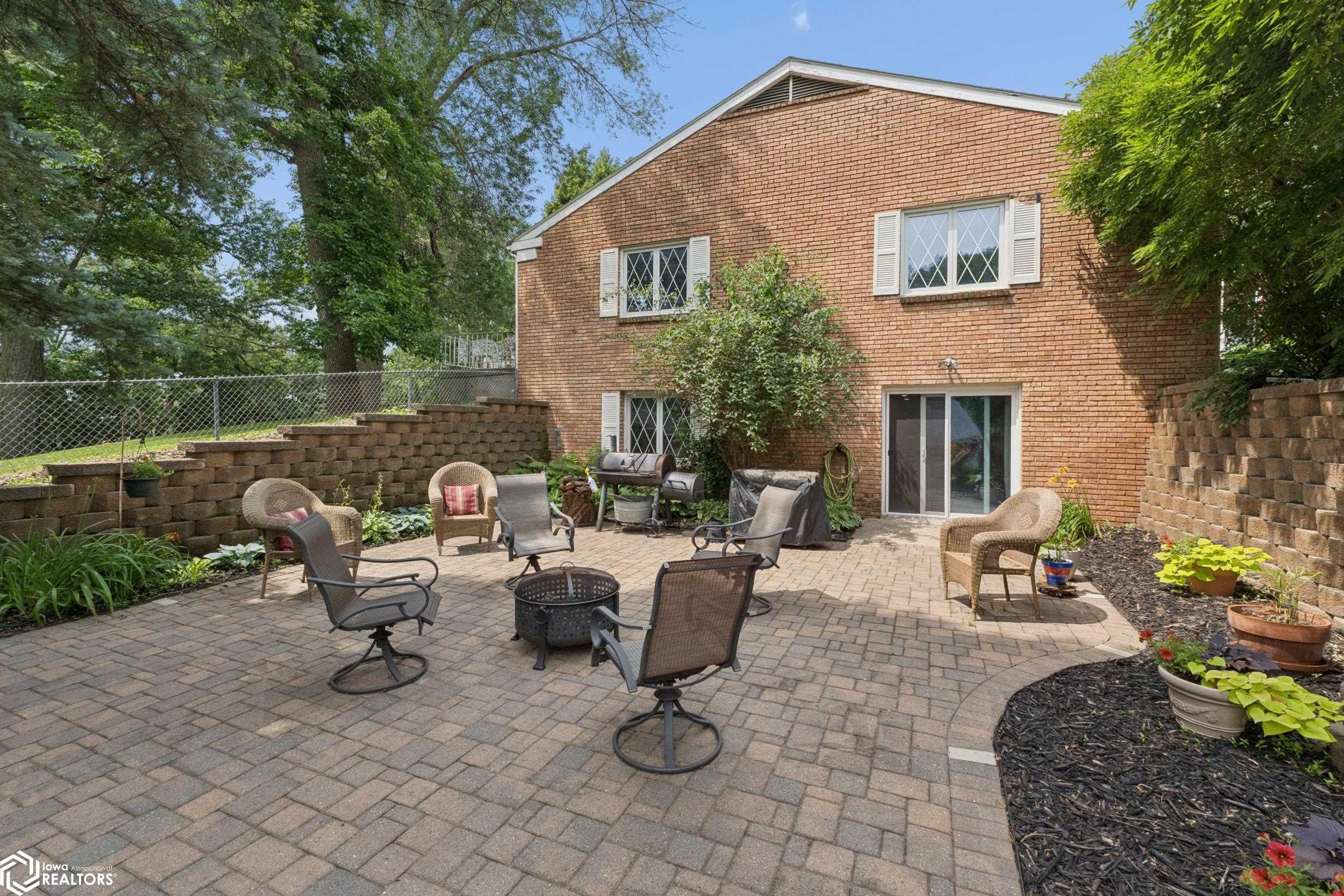 Photo 1 of 61 — 15 Timberlane Dr, Clear Lake, IA 50428