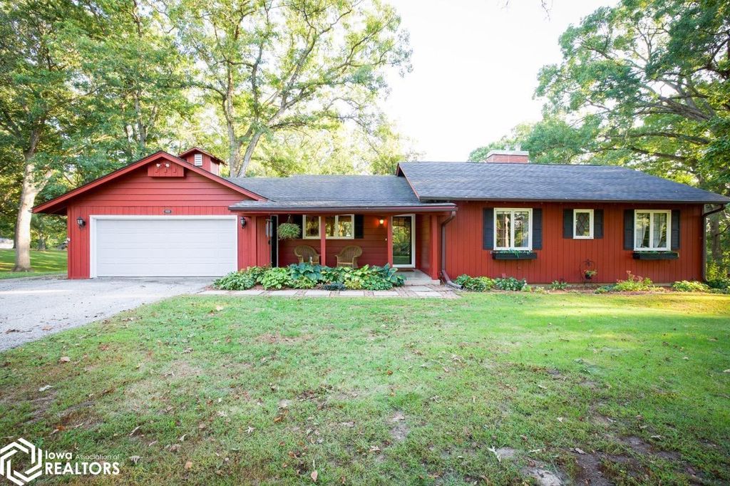 Photo of 1008 Westwood Dr. Dr, Mount Pleasant, IA 52641 (MLS # 6332280)