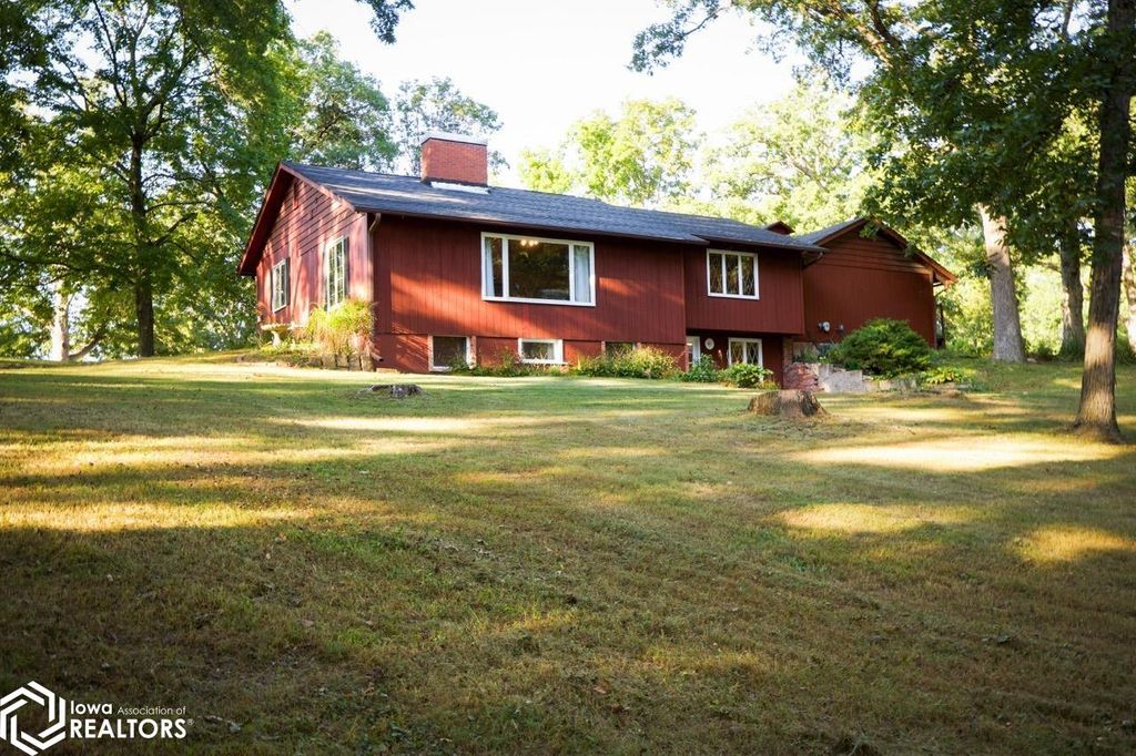 Photo of 1008 Westwood Dr. Dr, Mount Pleasant, IA 52641 (MLS # 6332280)